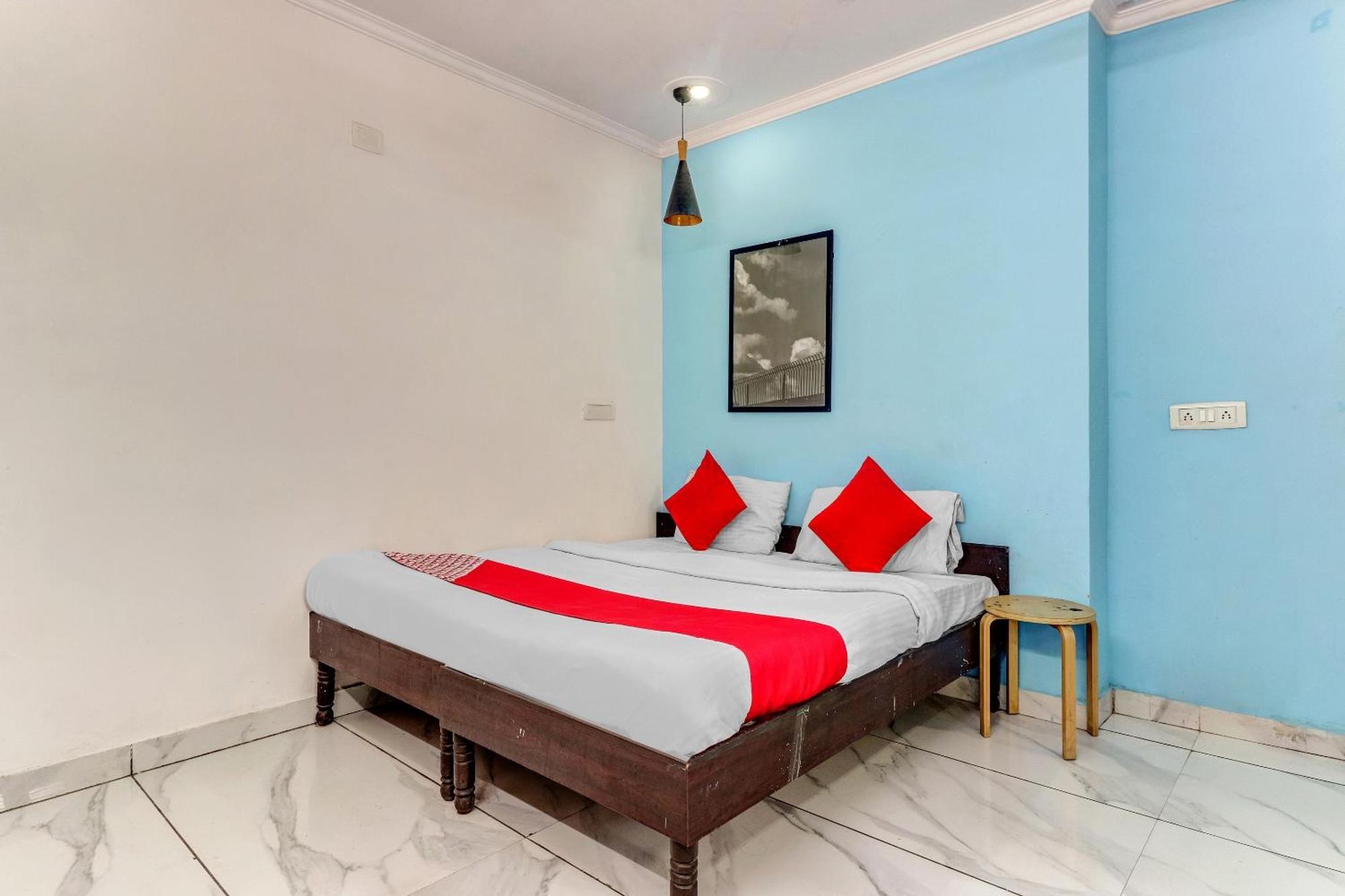 Hotel O Cozy Stay Дели Экстерьер фото