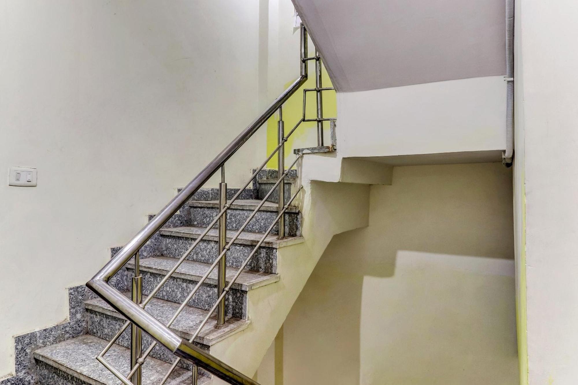 Hotel O Cozy Stay Дели Экстерьер фото